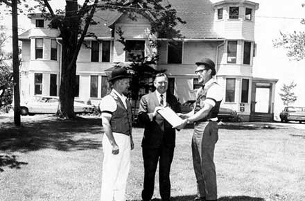 Avon Lake Mayor John Picken with Ed Mitchell and Don Ames, 1969